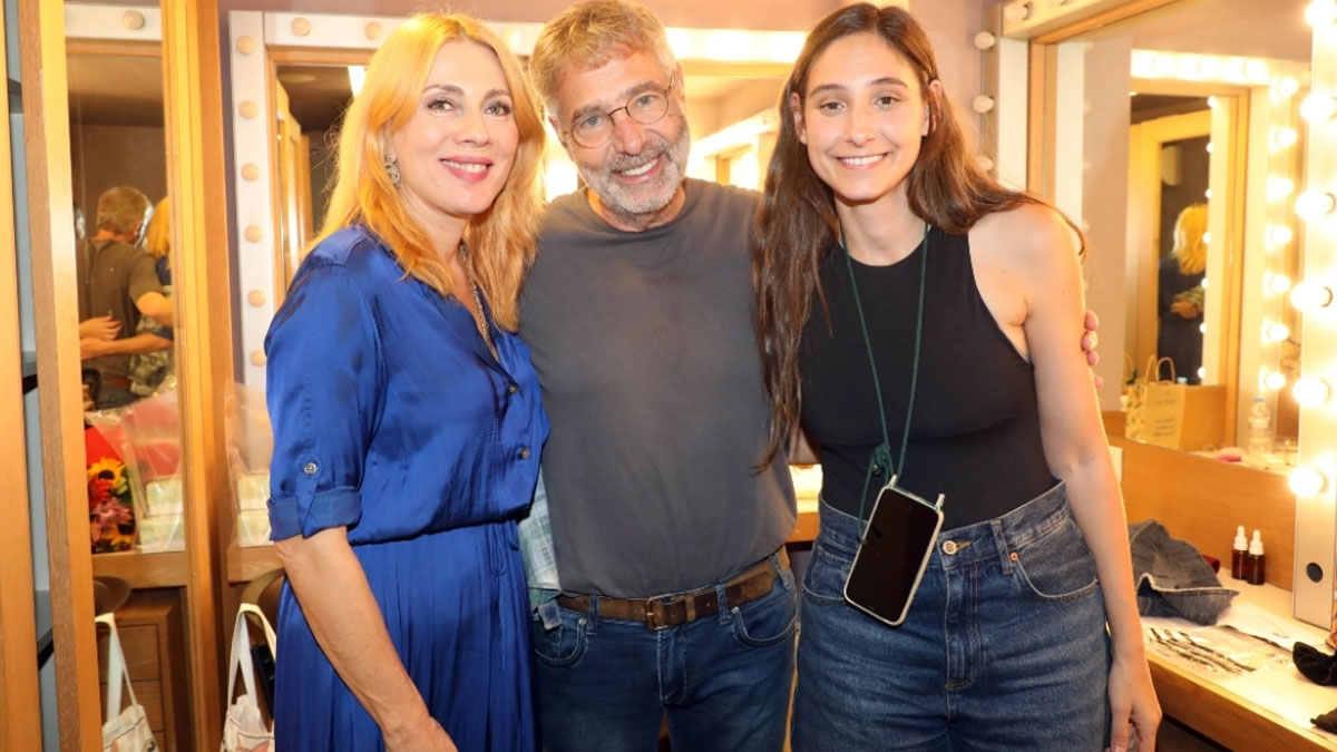 Σμαράγδα Καρύδη – Θοδωρής Αθερίδης: Αγκαλιασμένοι στην τελευταία τους δημόσια εμφάνιση πριν τον χωρισμό