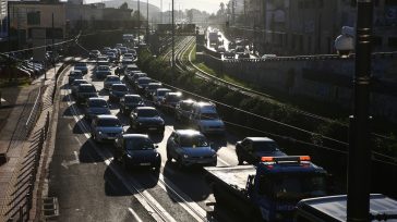 Στο «κόκκινο» η κίνηση στους δρόμους – Τροχαίο στην Αττική Οδό