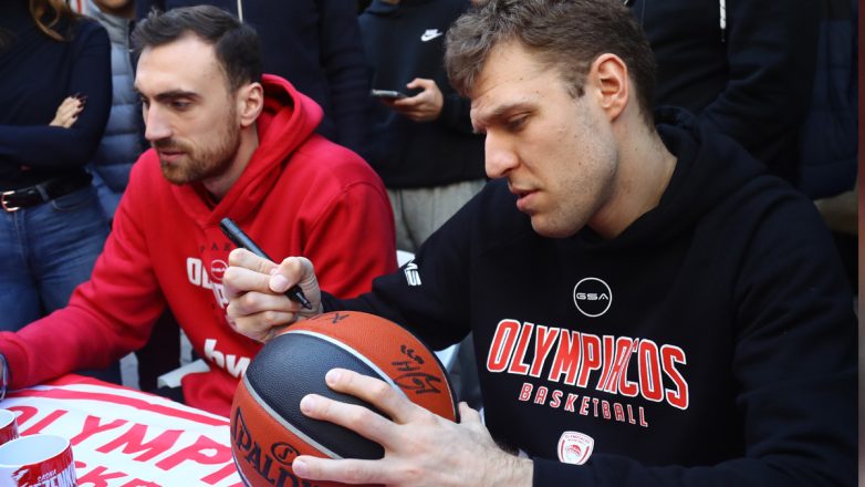 Βεζένκοφ: «Η Βίρτους έχει 6-1 στην έδρα της»