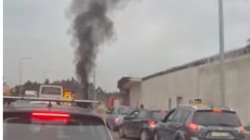 Φωτιά σε αυτοκίνητο στον περιφερειακό Θεσσαλονίκης