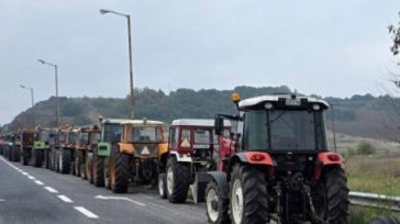 Λάρισα: Παραμένουν στο μπλόκο της Νίκαιας οι αγρότες