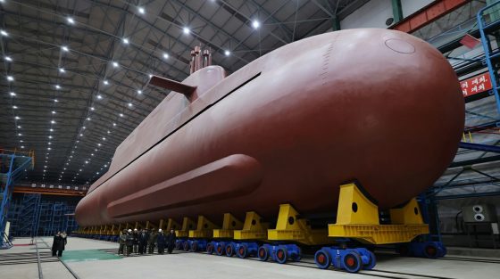 Βόρεια Κορέα: Ο Κιμ Γιονγκ Ουν επιθεώρησε πυρηνοκίνητο υποβρύχιο