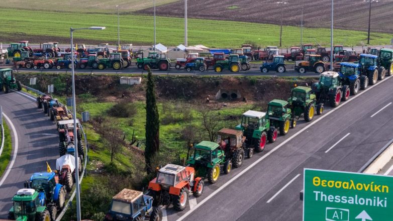 Οι αγρότες ανοίγουν λωρίδες για τους εκδρομείς