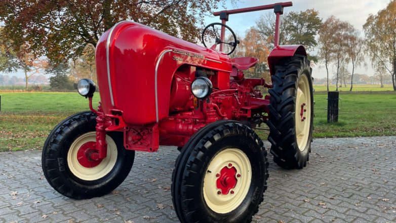 Όταν η Lamborghini ξεκίνησε τα supercars, η Porsche μπήκε στον κόσμο των τρακτέρ