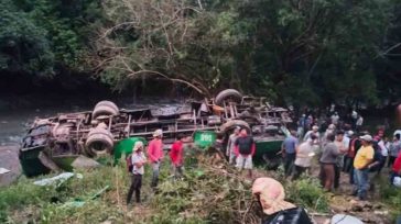 Λεωφορείο στο Μεξικό έπεσε από γκρεμό 180 μέτρων – 8 νεκροί