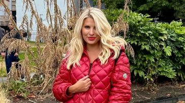 Ελένη Μενεγάκη: Ποζάρει με σκούφο του Άγιου Βασίλη στην αγκαλιά του Μάκη Παντζόπουλου