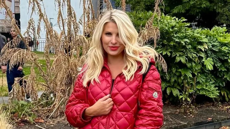 Ελένη Μενεγάκη: Ποζάρει με σκούφο του Άγιου Βασίλη στην αγκαλιά του Μάκη Παντζόπουλου