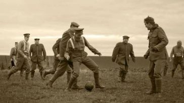 Ο Ιησούς εγεννήθη με την… μπάλα της ειρήνης