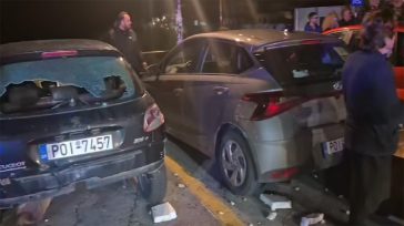 Ρόδος: Έχασε τον έλεγχο του αυτοκινήτου της πέφτοντας σε σταθμευμένα οχήματα – Βίντεο