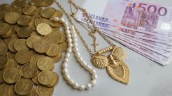 «Μαϊμού» τεχνικοί του ΔΕΔΔΗΕ άρπαξαν από ηλικιωμένη, χρυσές λίρες και κοσμήματα μεγάλης αξίας