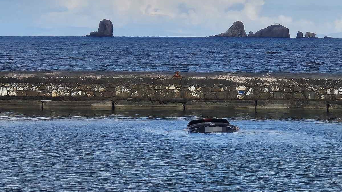 Πάρος: Αυτοκίνητο έπεσε στη θάλασσα και βυθίστηκε