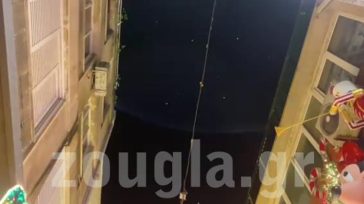 Χιλιάδες φαναράκια γέμισαν με φως τον ουρανό της Αθήνας