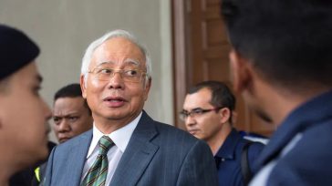 Μαλαισία: Κάθειρξη 15 ετών στον πρώην πρωθυπουργό Νατζίμπ Ραζάκ για το σκάνδαλο «1MDB»