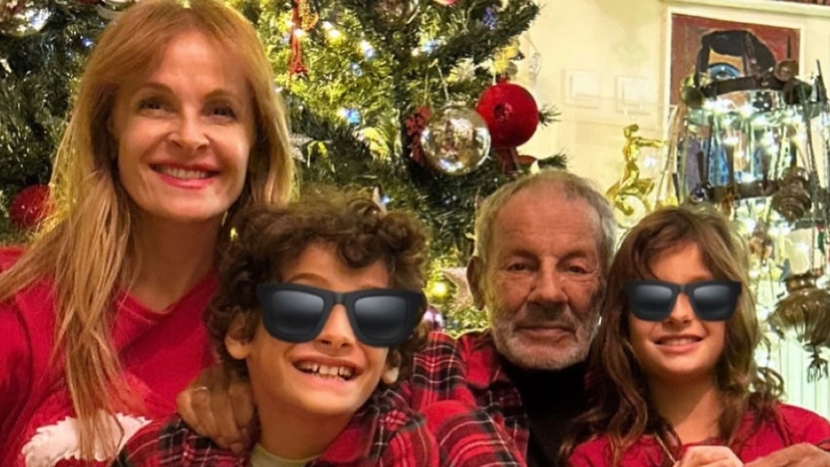 Σταύρος Ξαρχάκος – Ηρώ Σαΐα: Η πιο τρυφερή χριστουγεννιάτικη φωτογραφία με τα δίδυμα παιδιά τους