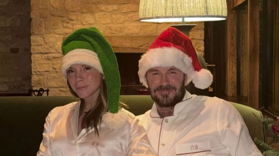 David & Victoria Beckham: Χριστουγεννιάτικες στιγμές γεμάτες φιλιά και μουσική – Ο χορός που έγινε viral