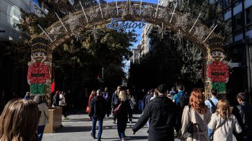 Εορταστικό ωράριο: Ανοιχτά σήμερα και αύριο τα εμπορικά καταστήματα