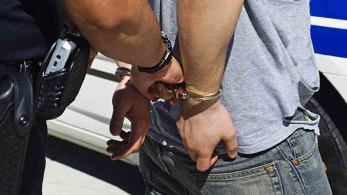 Χειροπέδες σε 39χρονο για διακίνηση κάνναβης