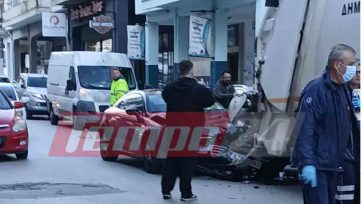 Αυτοκίνητο «καρφώθηκε» πάνω σε απορριματοφόρο