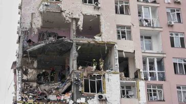 Ρωσικά drones σφυροκοπούν την Ουκρανία πριν τη συνάντηση Ζελένσκι – Τραμπ