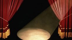 Ένωση Θεατρικών Παραγωγών: Δεν κλείνουν όλα τα θέατρα αύριο λόγω της απεργίας του ΣΕΗ – Κανονικά το 70% των παραστάσεων