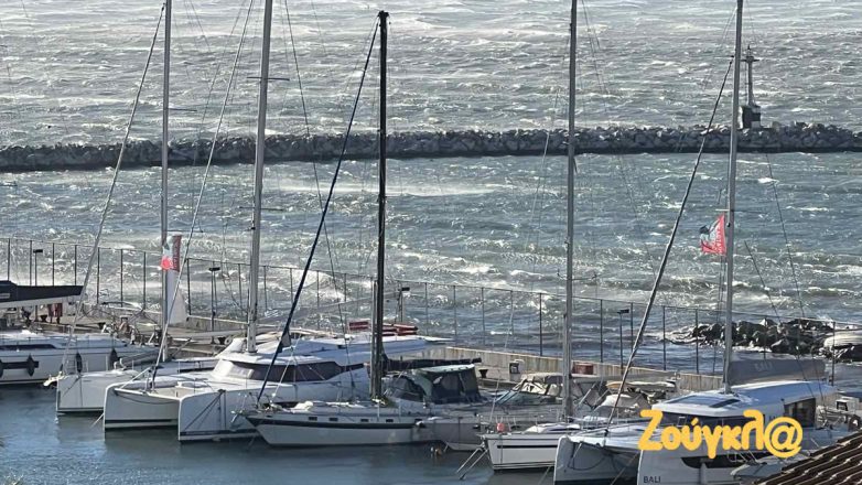 Ισχυροί βοριάδες 7 μποφόρ πλήττουν τη Θεσσαλονίκη