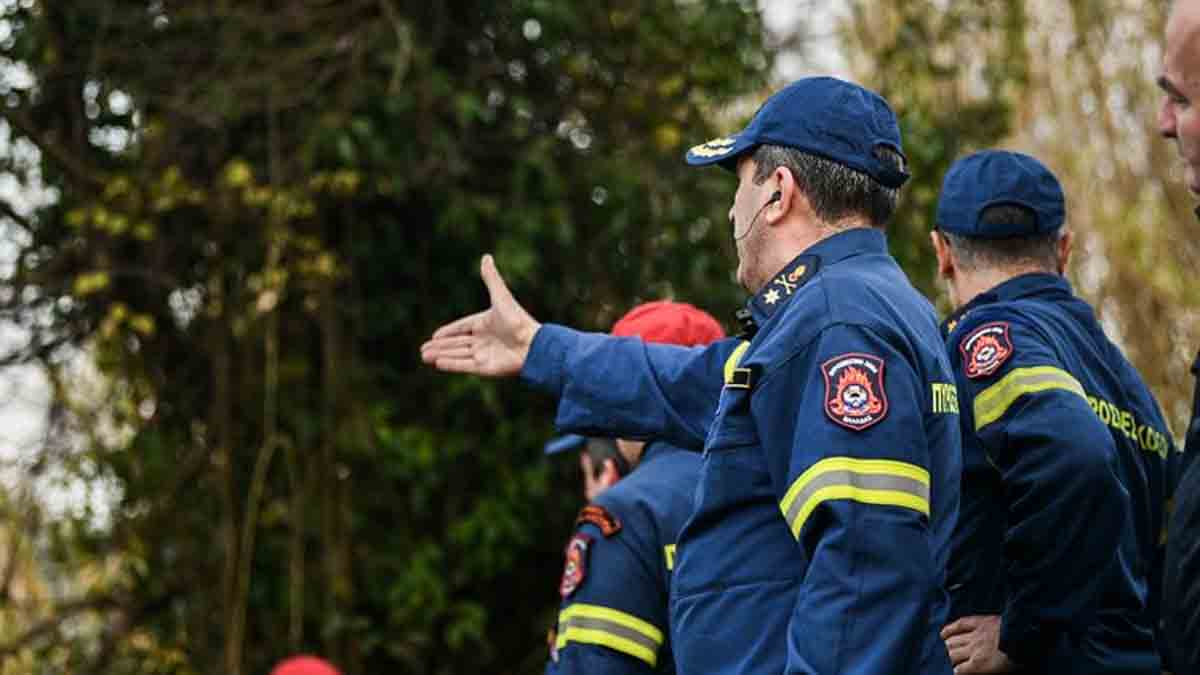 ΙΧ έπεσε σε γκρεμό – Χωρίς τις αισθήσεις του ο οδηγός