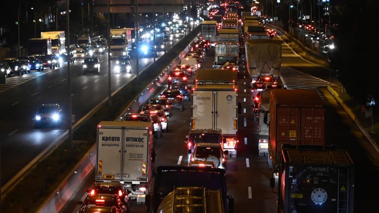 Μέγαρα: Καραμπόλα 6 οχημάτων στην Εθνική οδό