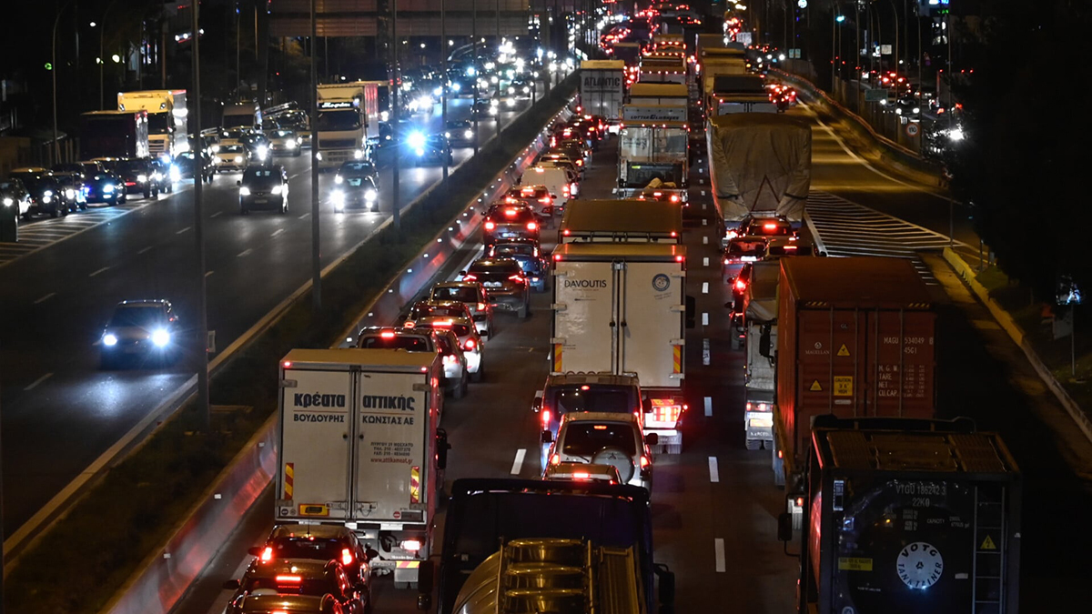 Μέγαρα: Καραμπόλα 6 οχημάτων στην Εθνική οδό
