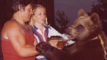 Σκωτία: Η αρκούδα που έγινε μέλος οικογένειας