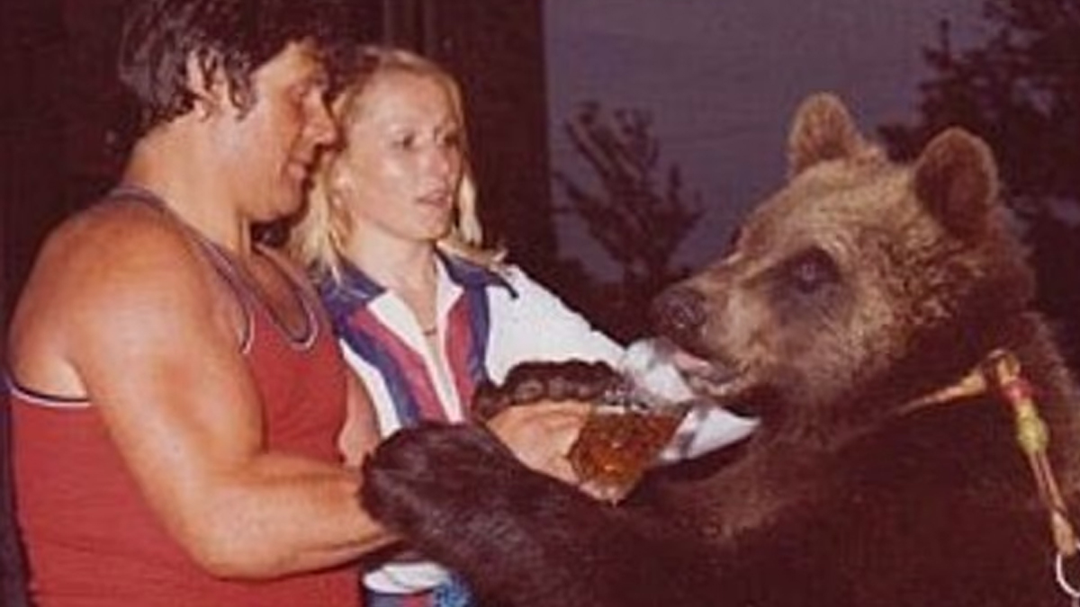 Σκωτία: Η αρκούδα που έγινε μέλος οικογένειας