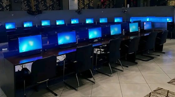 Έφοδος της ΕΛ.ΑΣ. σε κατάστημα με παράνομα «φρουτάκια» στο Κερατσίνι