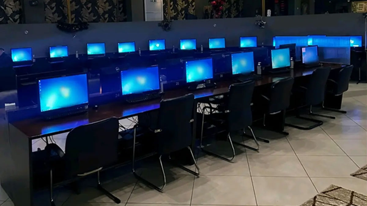 Έφοδος της ΕΛ.ΑΣ. σε κατάστημα με παράνομα «φρουτάκια» στο Κερατσίνι