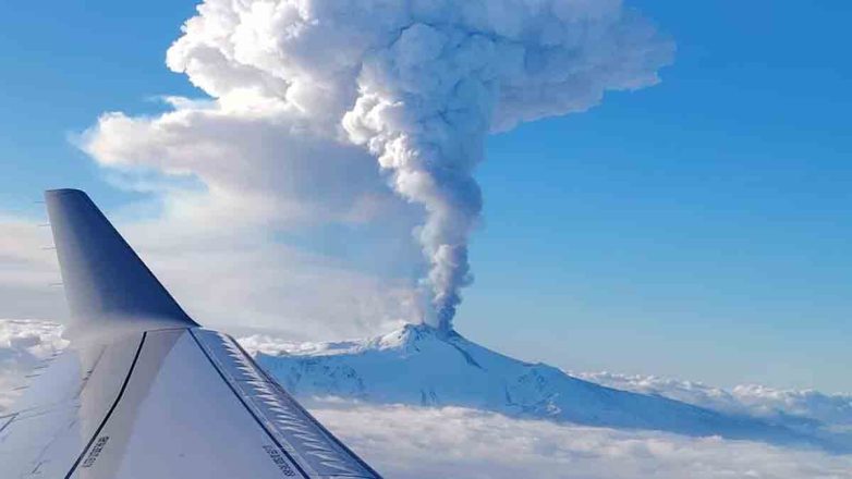 Νέες εκρήξεις στην Αίτνα μετά το «ξύπνημα» του κρατήρα