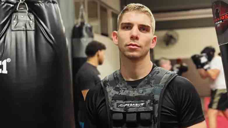 Γιάννης Τσουκαλάς, ο Έλληνας μαχητής που δέχτηκε την άγρια επίθεση στη Σερβία Γιάννης Τσουκαλάς, ο Έλληνας μαχητής που δέχτηκε την άγρια επίθεση στη Σερβία