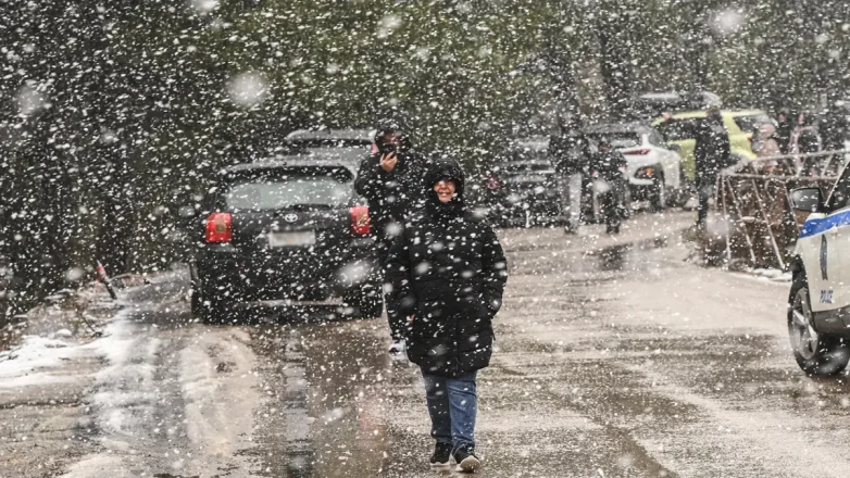 Με τσουχτερό κρύο, ισχυρούς βοριάδες και νιφάδες χιονιού καταφθάνει η Πρωτοχρονιά