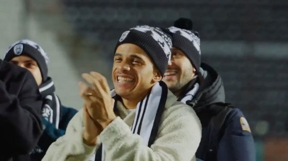 Οι «ασπρόμαυρες» ευχές για τη νέα χρονιά, μέσα από στιγμές γέλιου