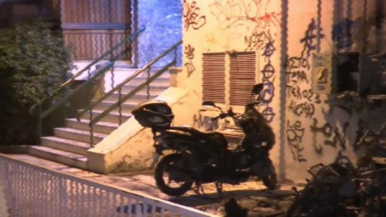 Θεσσαλονίκη: Τρεις μηχανές τυλίχτηκαν στις φλόγες