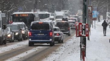 Πολωνία: Χιλιόμετρα οι ουρές λόγω χιονόπτωσης