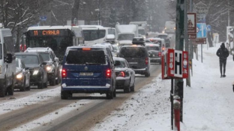 Πολωνία: Χιλιόμετρα οι ουρές λόγω χιονόπτωσης