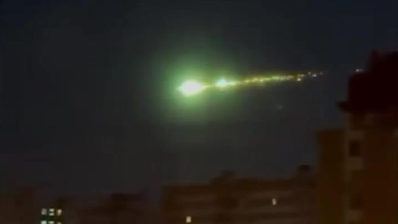 Πύρινη σφαίρα άγνωστης προέλευσης φώτισε τον ουρανό πάνω από τη Μόσχα Πύρινη σφαίρα άγνωστης προέλευσης φώτισε τον ουρανό πάνω από τη Μόσχα