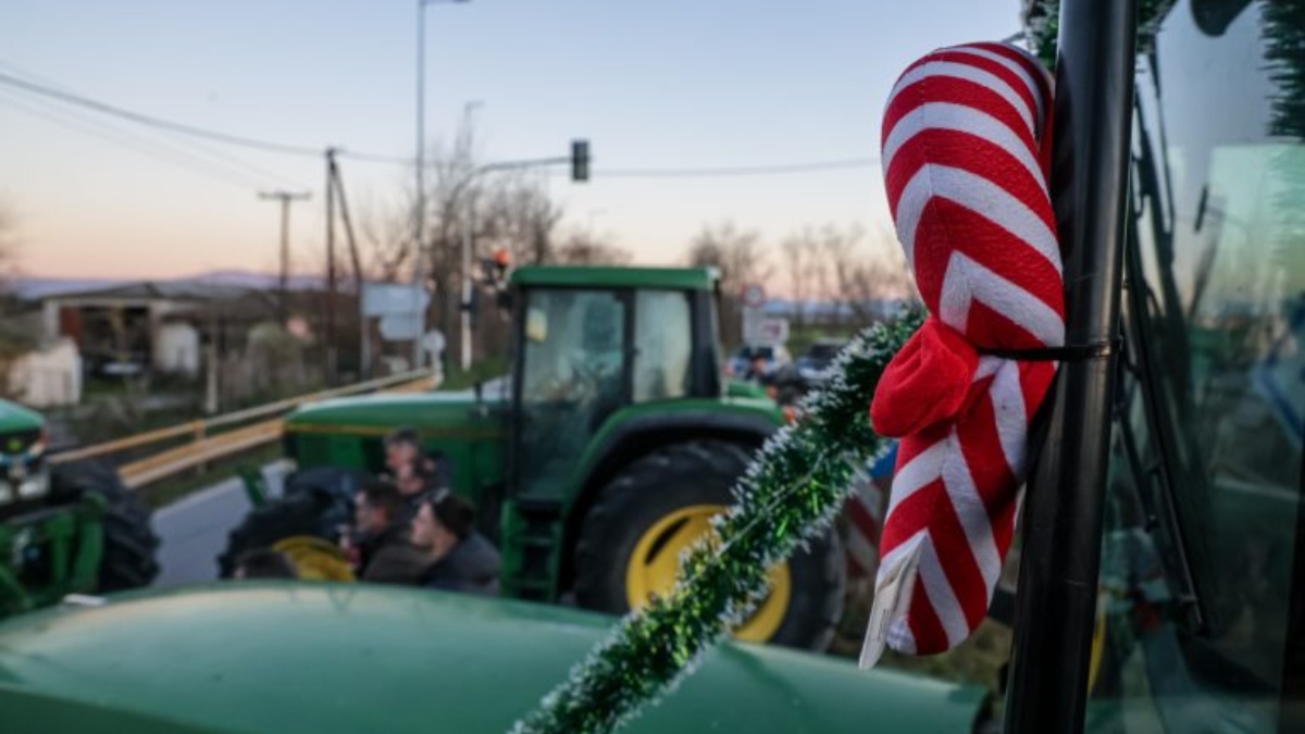 Πρωτοχρονιά στα μπλόκα για τους αγρότες
