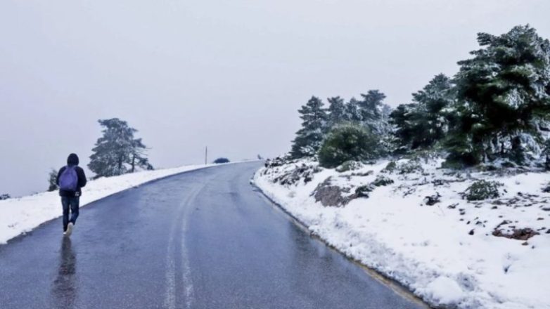 Στα λευκά ντύθηκαν Πάρνηθα και Πεντέλη