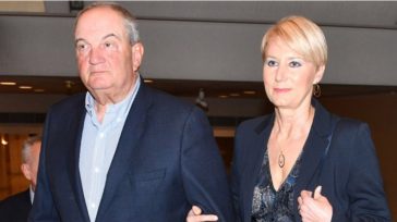 Κώστας Καραμανλής – Νατάσα Παζαΐτη: Το τρυφερό φιλί με το οποίο συνόδευσαν τις ευχές τους για τη νέα χρονιά