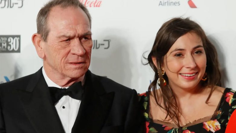 Tommy Lee Jones: Η ανακοίνωση της οικογένειας μετά τον θάνατο της 34χρονης Victoria Tommy Lee Jones: Η ανακοίνωση της οικογένειας μετά τον θάνατο της 34χρονης Victoria