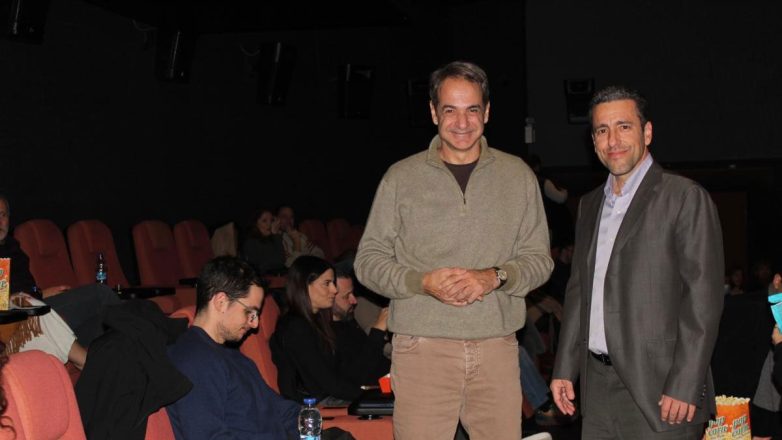 Κυριάκος Μητσοτάκης: Σινεμά με τον γιο του για την ταινία «Καποδίστριας»