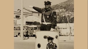 Ο πρώτος σκιέρ τροχονόμος, το «βαρέλι» των γιορτών και η εξαφάνισή τους