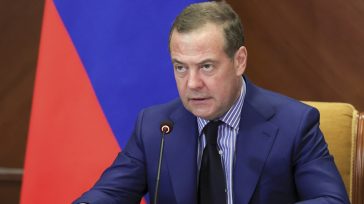 Μεντβέντεφ για Τραμπ – Βενεζουέλα: Παράνομες ενέργειες αλλά συνεπείς για τα συμφέροντα των ΗΠΑ