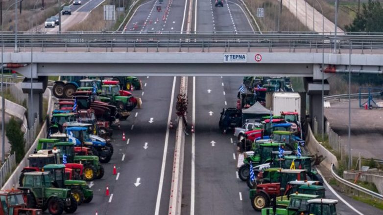 Ξεκίνησε η ταλαιπωρία για όσους επιστρέφουν προς Αθήνα Ξεκίνησε η ταλαιπωρία για όσους επιστρέφουν προς Αθήνα