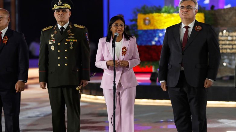 Βενεζουέλα: Ο στρατός αναγνωρίζει την Ντέλσι Ροντρίγκες ως προσωρινή Πρόεδρο της χώρας Βενεζουέλα: Ο στρατός αναγνωρίζει την Ντέλσι Ροντρίγκες ως προσωρινή Πρόεδρο της χώρας