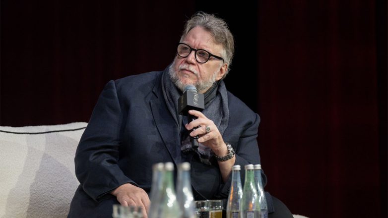 Ο Γκιγιέρμο ντελ Τόρο στο Παλμ Σπρινγκς: «Η τέχνη μας κάνει ανθρώπινους» Ο Γκιγιέρμο ντελ Τόρο στο Παλμ Σπρινγκς: «Η τέχνη μας κάνει ανθρώπινους»